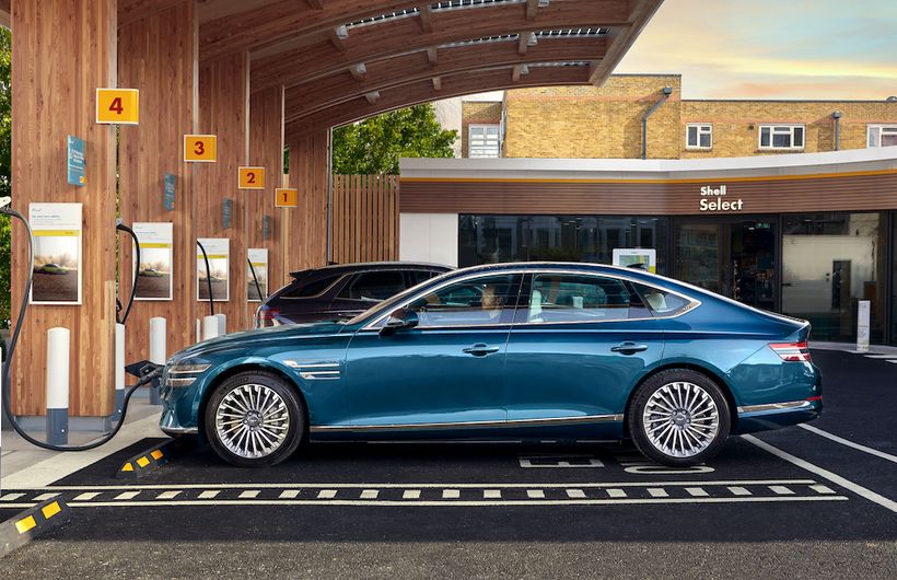 Shell rapid charger at Fulham hub with Genesis G80 charging, side on
